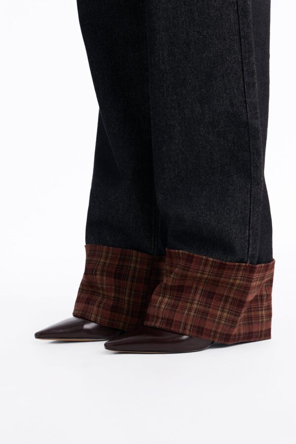 Pants with contrast trim