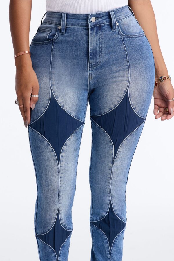 Pants with contrast