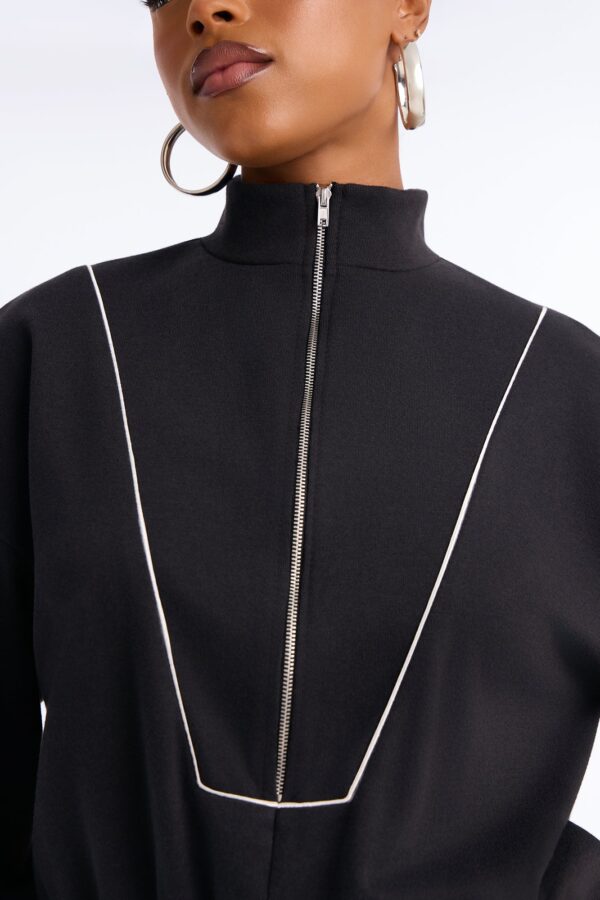Jumpsuit in Black 70% polyester