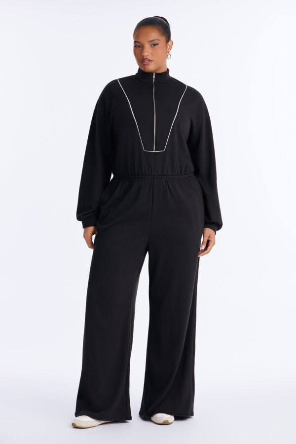 Jumpsuit in Black 70% polyester