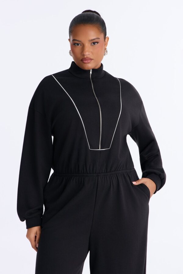 Jumpsuit in Black 70% polyester