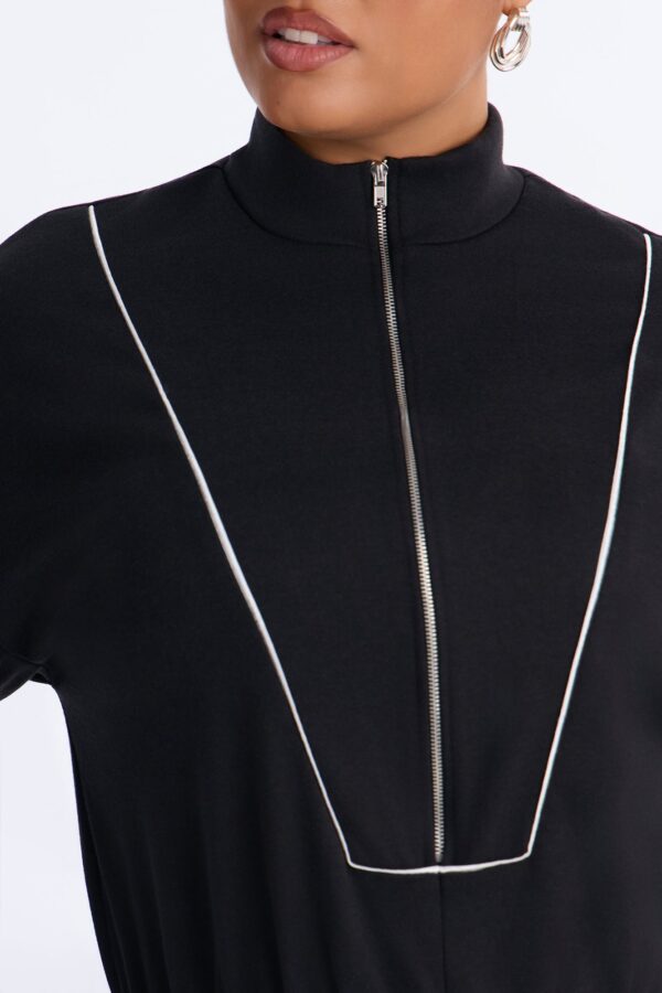 Jumpsuit in Black 70% polyester