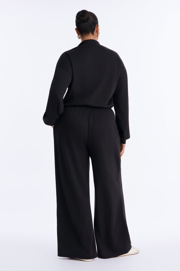 Jumpsuit in Black 70% polyester