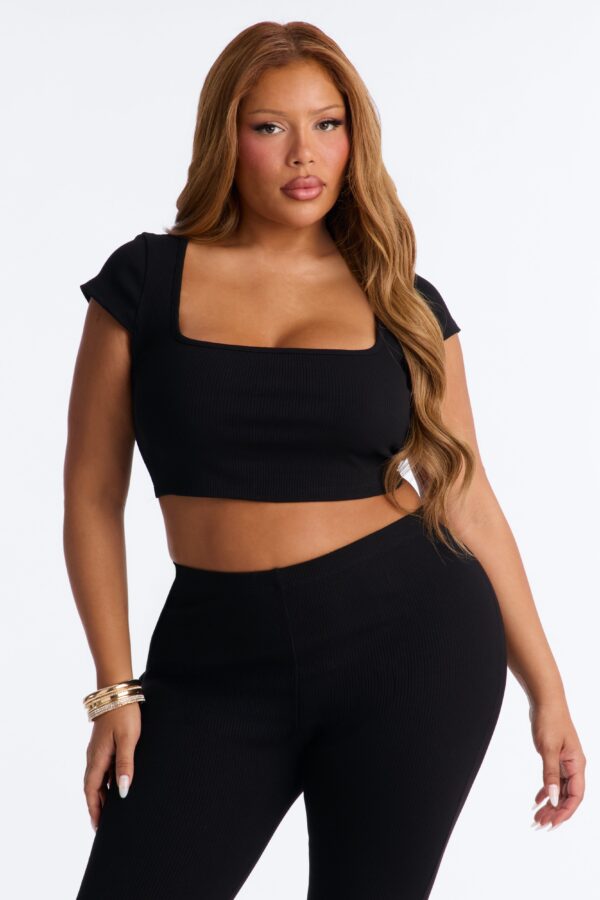 Leggings with a square neck