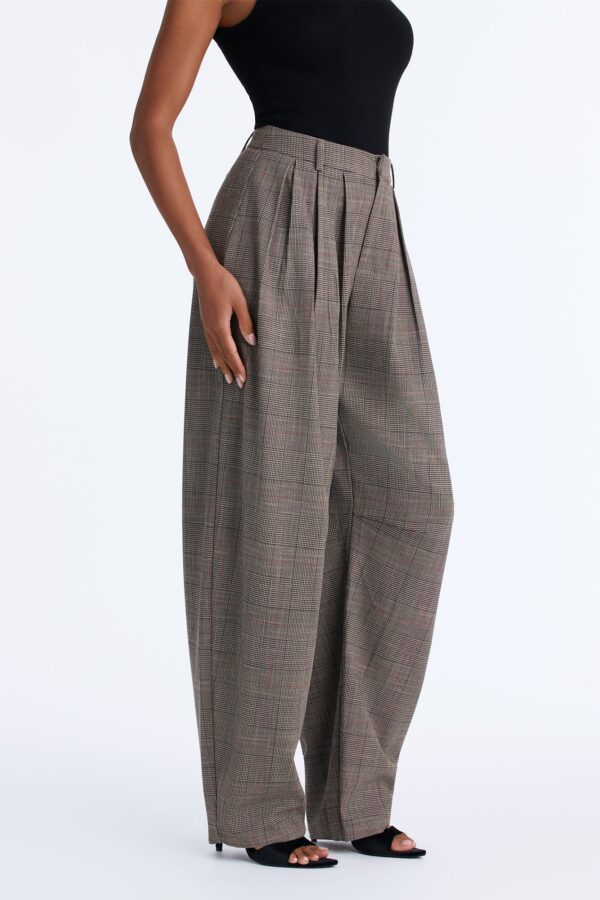 Pants in Brown 70% polyester