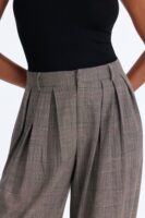 Pants in Brown 70% polyester
