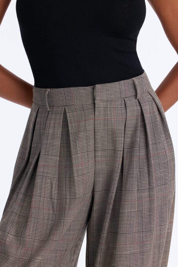 Pants in Brown 70% polyester