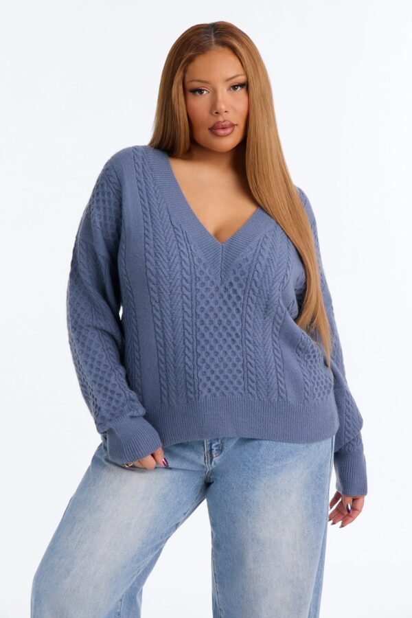 V-Neck Pullover in Blue