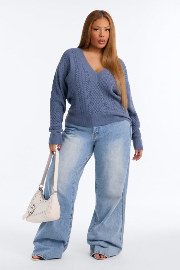 V-Neck Pullover in Blue