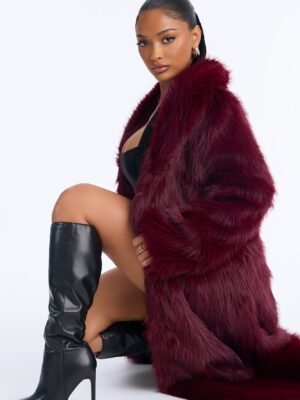 Coat in Burgundy 100% polyester