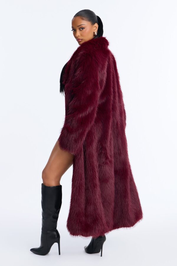 Coat in Burgundy 100% polyester